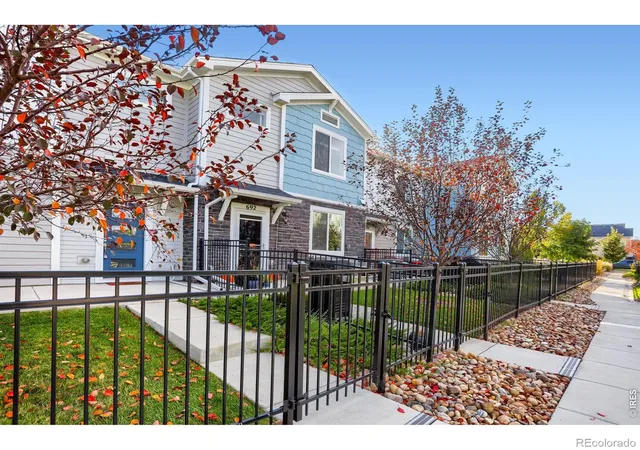 Photo 1 of Townhouse for sale at 690 Stonebridge Dr, Longmont, CO 80503 | MLS# IR1070984 | Listing updated on 2026-10-22