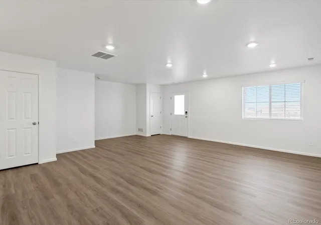 Photo 2 of Townhouse for sale at 6539 N Netherland St, Aurora, CO 80019 | MLS# 3586713 | Listing updated on 2026-10-21