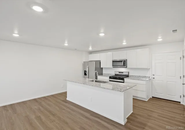Photo 4 of Townhouse for sale at 6539 N Netherland St, Aurora, CO 80019 | MLS# 3586713 | Listing updated on 2026-10-21