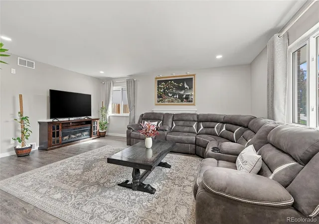 Photo 3 of Single family home for sale at 4630 S Akron St, Greenwood Village, CO 80111 | MLS# 1507415 | Listing updated on 2026-10-28