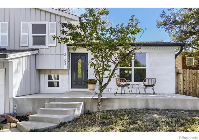 Single family home for sale at 2102 Lincoln St, Longmont, CO 80501 | MLS# IR1071038