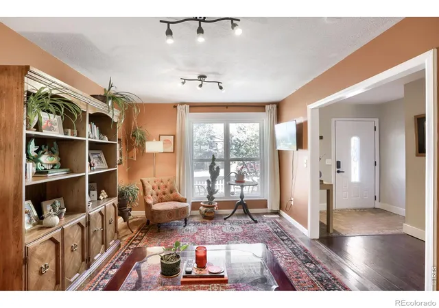 Photo 2 of Single family home for sale at 2102 Lincoln St, Longmont, CO 80501 | MLS# IR1071038 | Listing updated on 2026-10-23