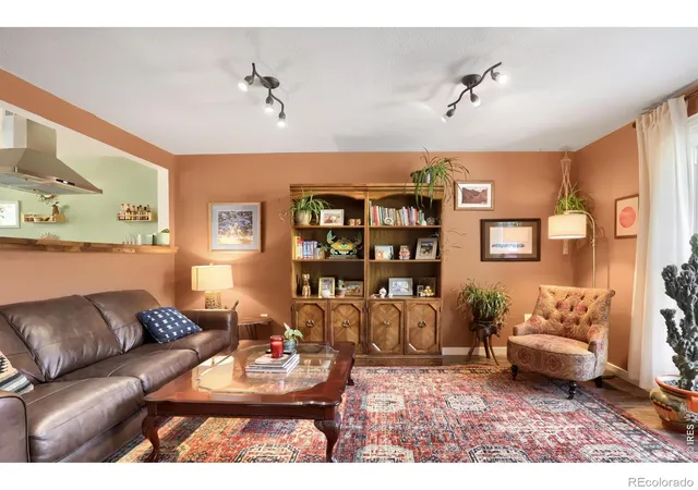 Photo 3 of Single family home for sale at 2102 Lincoln St, Longmont, CO 80501 | MLS# IR1071038 | Listing updated on 2026-10-23