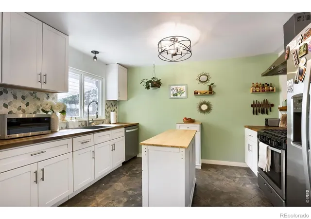 Photo 4 of Single family home for sale at 2102 Lincoln St, Longmont, CO 80501 | MLS# IR1071038 | Listing updated on 2026-10-23