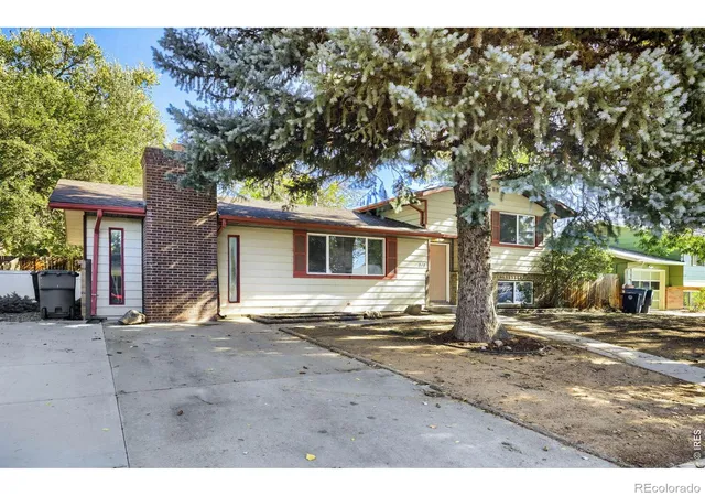 Photo 3 of Single family home for sale at 818 Hubbard Dr, Longmont, CO 80504 | MLS# IR1071043 | Listing updated on 2026-10-25