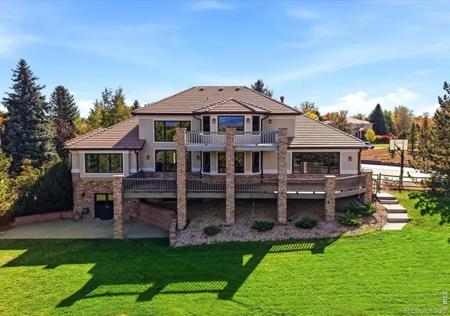 Photo 2 of Single family home for sale at 7705 Crestview Dr, Niwot, CO 80504 | MLS# IR1071045 | Listing updated on 2026-10-23