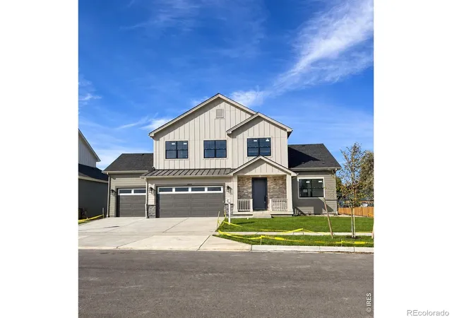 Single family home for sale at 865 Peakview Pl, Longmont, CO 80503 | MLS# IR1071077