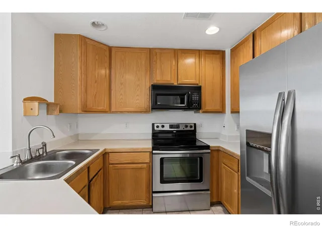 Photo 4 of Townhouse for sale at 2033 S Fork Dr, Lafayette, CO 80026 | MLS# IR1071079 | Listing updated on 2026-10-29