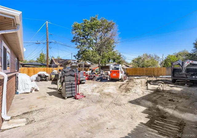 Photo 4 of Single family home for sale at 7920 Monaco St, Commerce City, CO 80022 | MLS# 8451540 | Listing updated on 2026-10-23