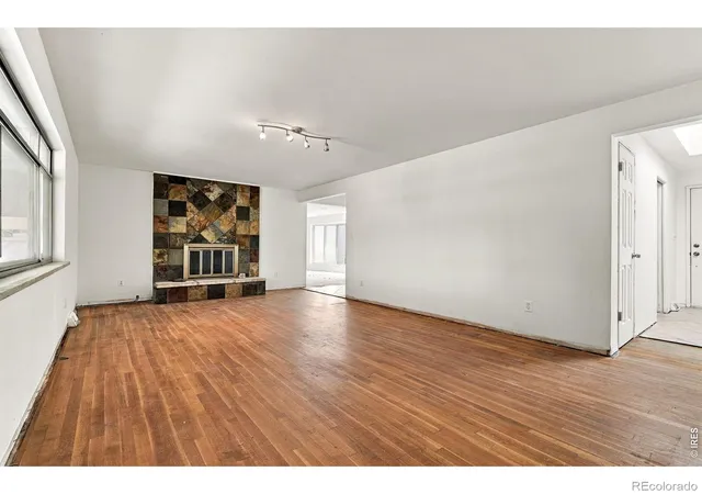 Photo 4 of Single family home for sale at 6974 S Lakeview St, Littleton, CO 80120 | MLS# IR1071082 | Listing updated on 2026-10-22