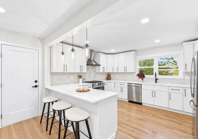 Photo 4 of Single family home for sale at 1375 W Hinsdale Dr, Littleton, CO 80120 | MLS# 7363991 | Listing updated on 2026-10-30