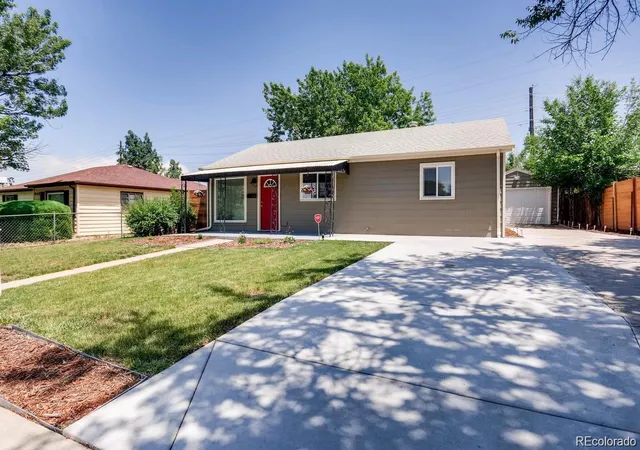 Single family home for sale at 900 Zion St, Aurora, CO 80011 | MLS# 8930489