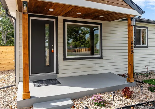 Photo 3 of Single family home for sale at 1689 Lansing St, Aurora, CO 80010 | MLS# 1644290 | Listing updated on 2026-10-23