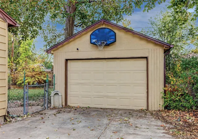 Photo 4 of Single family home for sale at 1679 S Julian Way, Denver, CO 80219 | MLS# 1827396 | Listing updated on 2026-10-23