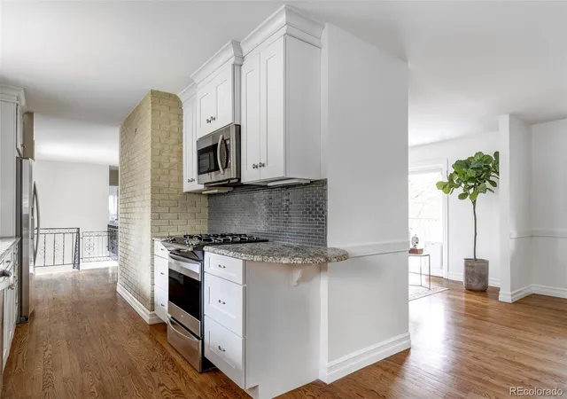 Photo 4 of Single family home for sale at 5420 W Ontario Ave, Littleton, CO 80128 | MLS# 8225493 | Listing updated on 2026-10-28