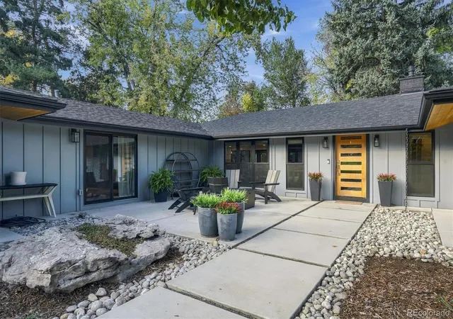 Photo 1 of Single family home for sale at 4677 W Wagon Trl Rd, Littleton, CO 80123 | MLS# 5598322 | Listing updated on 2026-10-29