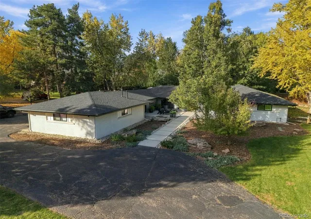 Photo 3 of Single family home for sale at 4677 W Wagon Trl Rd, Littleton, CO 80123 | MLS# 5598322 | Listing updated on 2026-10-29
