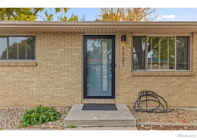 Photo 3 of Single family home for sale at 1121 S Gay Dr, Longmont, CO 80501 | MLS# IR1071217 | Listing updated on 2026-10-29