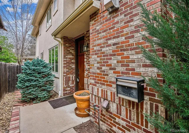 Photo 1 of Townhouse for sale at 464 S Franklin St, Denver, CO 80209 | MLS# 8556899 | Listing updated on 2026-10-29