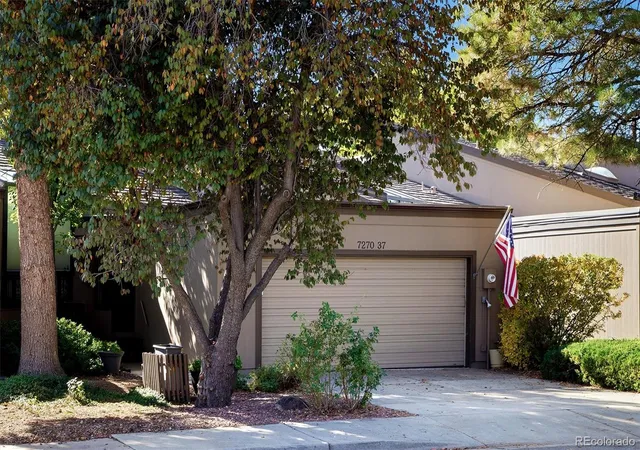 Photo 3 of Townhouse for sale at 7270 W Stetson Pl #37, Littleton, CO 80123 | MLS# 4198916 | Listing updated on 2026-10-30