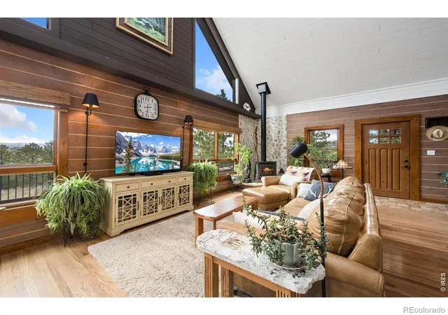Photo 4 of Single family home for sale at 313 Castle Mountain Dr, Livermore, CO 80536 | MLS# IR1071233 | Listing updated on 2026-10-27