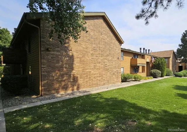 Condo for sale at 3335 S Ammons St #105, Lakewood, CO 80227 | MLS# 7306562