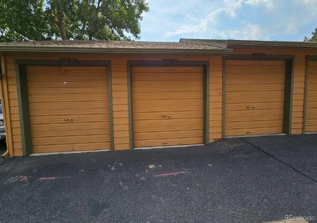 Photo 2 of Condo for sale at 3335 S Ammons St #105, Lakewood, CO 80227 | MLS# 7306562 | Listing updated on 2026-10-30
