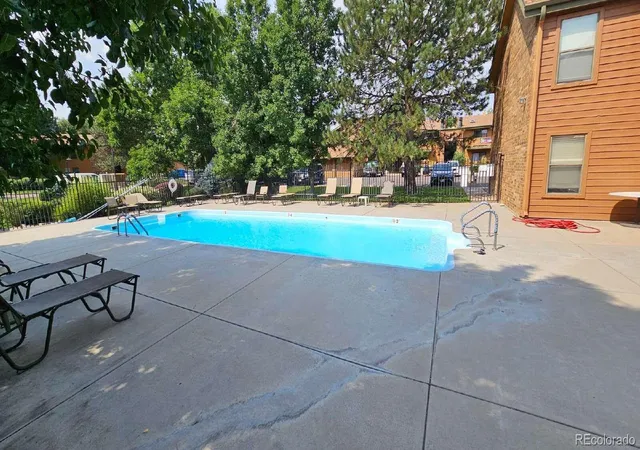 Photo 4 of Condo for sale at 3335 S Ammons St #105, Lakewood, CO 80227 | MLS# 7306562 | Listing updated on 2026-10-30