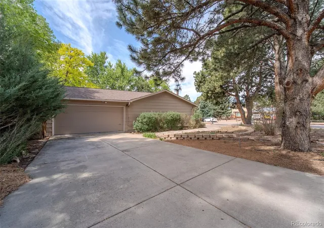 Photo 3 of Single family home for sale at 5233 Cambria Dr, Colorado Springs, CO 80918 | MLS# 3903606 | Listing updated on 2026-10-26