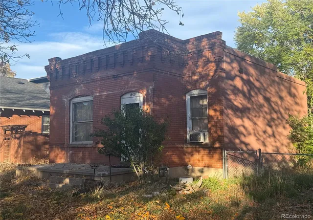 Photo 3 of Single family home for sale at 1908 S Sherman St, Denver, CO 80210 | MLS# 8874152 | Listing updated on 2026-10-28