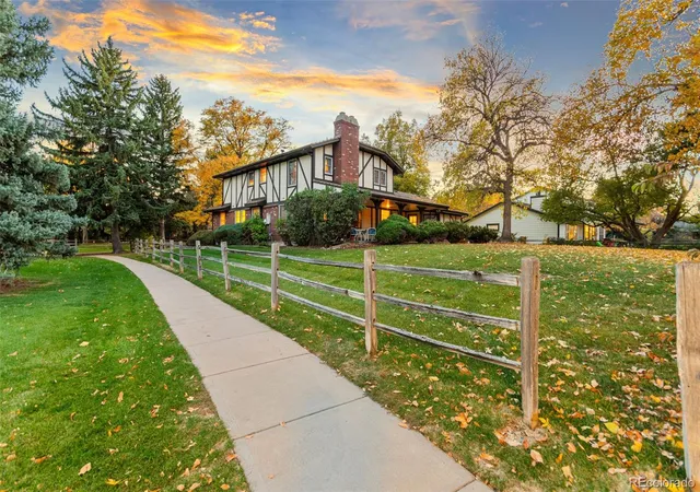 Photo 4 of Single family home for sale at 5029 W Maplewood Pl, Littleton, CO 80123 | MLS# 7228894 | Listing updated on 2026-10-30