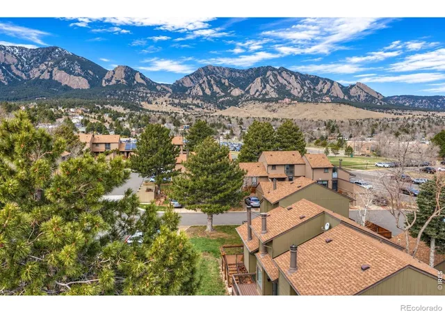 Photo 1 of Townhouse for sale at 4176 Greenbriar Blvd, Boulder, CO 80305 | MLS# IR1071263 | Listing updated on 2026-10-27