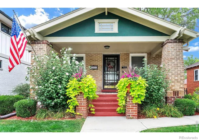 Photo 1 of Single family home for sale at 2686 Dahlia St, Denver, CO 80207 | MLS# IR1071264 | Listing updated on 2026-10-30