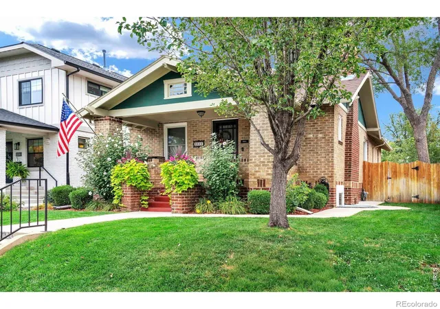 Photo 1 of Single family home for sale at 2686 Dahlia St, Denver, CO 80207 | MLS# IR1071264 | Listing updated on 2026-10-30