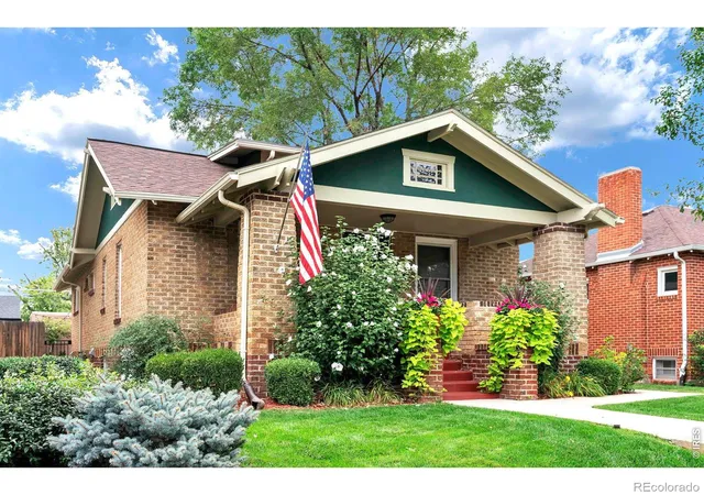 Photo 2 of Single family home for sale at 2686 Dahlia St, Denver, CO 80207 | MLS# IR1071264 | Listing updated on 2026-10-30