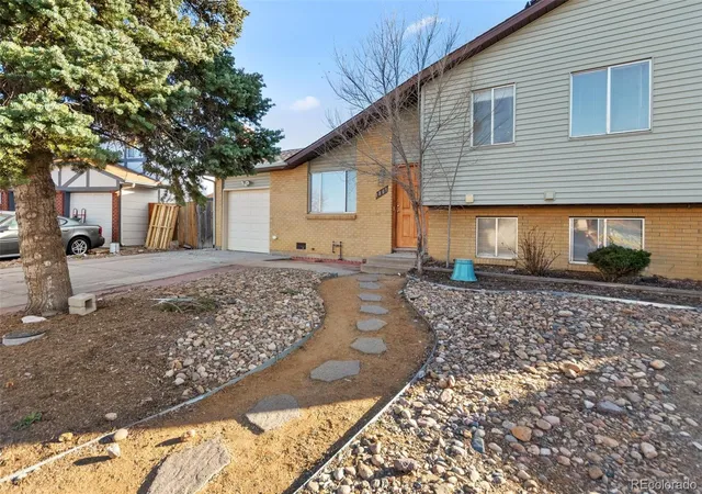Photo 1 of Single family home for sale at 1809 S Idalia St, Aurora, CO 80017 | MLS# 9145556 | Listing updated on 2026-10-29
