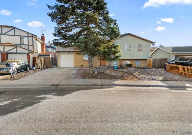 Photo 1 of Single family home for sale at 1809 S Idalia St, Aurora, CO 80017 | MLS# 9145556 | Listing updated on 2026-10-29