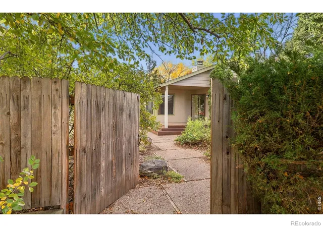 Photo 2 of Single family home for sale at 925 Arbor Ave, Fort Collins, CO 80526 | MLS# IR1071278 | Listing updated on 2026-10-28