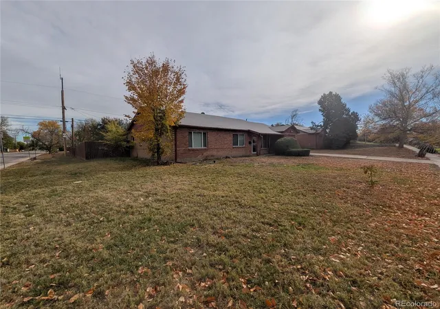 Single family home for sale at 990 Tucson St, Aurora, CO 80011 | MLS# 7092289
