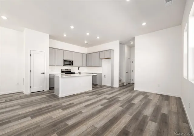Photo 2 of Townhouse for sale at 20500 E 58th Avenue, Aurora, CO 80019 | MLS# 6085141 | Listing updated on 2026-10-28