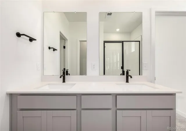 Photo 4 of Townhouse for sale at 20500 E 58th Avenue, Aurora, CO 80019 | MLS# 6085141 | Listing updated on 2026-10-28
