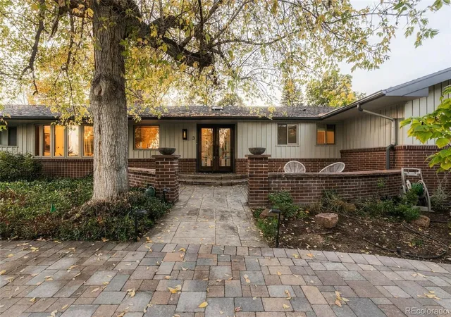 Photo 1 of Single family home for sale at 3 Meadowlark Ln, Littleton, CO 80123 | MLS# 6574956 | Listing updated on 2026-10-30