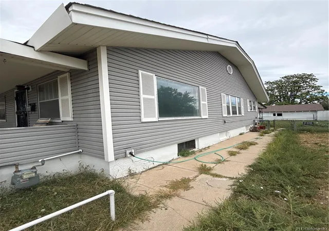 Photo 2 of Single family home for sale at 162 Hazel Ct, Denver, CO 80219 | MLS# 5885637 | Listing updated on 2026-10-28