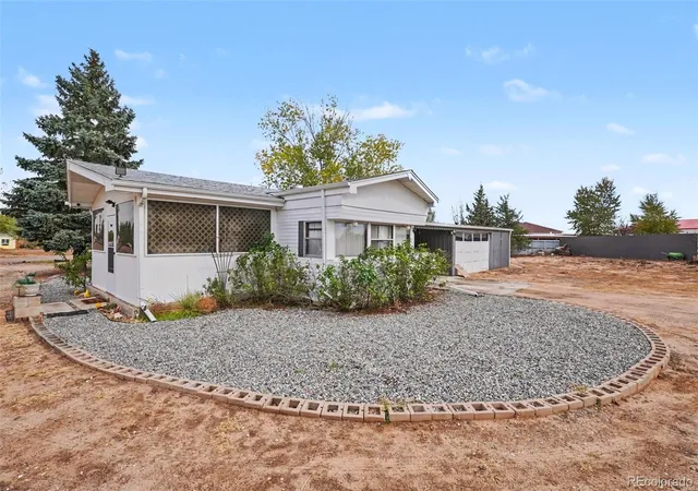 Photo 2 of Single family home for sale at 335 Lilac Cir, Lochbuie, CO 80603 | MLS# 3239831 | Listing updated on 2026-10-29