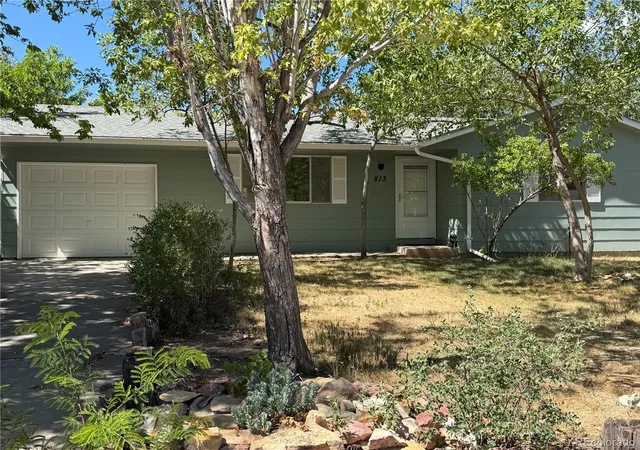 Photo 2 of Single family home for sale at 813 Della Vista Ln, Canon City, CO 81212 | MLS# 5786453 | Listing updated on 2026-10-29