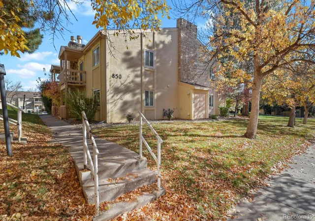 Listing Photo 2 - Condo for sale in building located at 850 Tenderfoot Hl Rd, Colorado Springs, CO 80906 - Unit #201