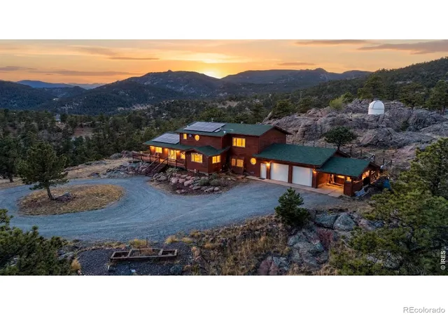 Photo 1 of Single family home for sale at 1960 Colard Ln, Lyons, CO 80540 | MLS# IR1071365 | Listing updated on 2026-10-29