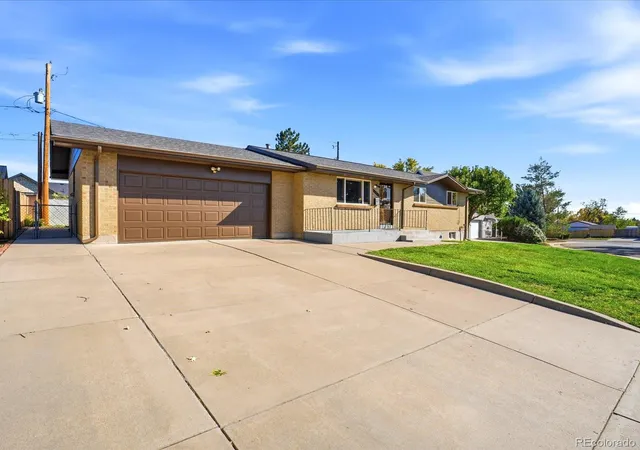 Photo 4 of Single family home for sale at 6220 Chase St, Arvada, CO 80003 | MLS# 9821443 | Listing updated on 2026-10-29