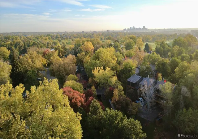Photo 3 of Townhouse for sale at 620 Crescent Ln, Lakewood, CO 80214 | MLS# 9327913 | Listing updated on 2026-10-29