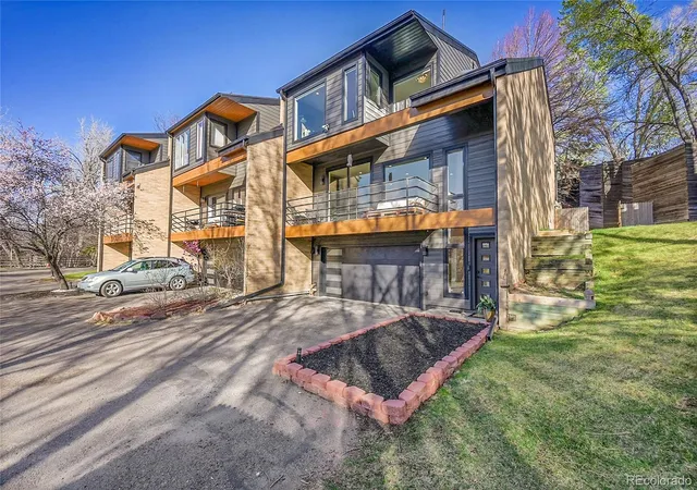 Photo 1 of Townhouse for sale at 620 Crescent Ln, Lakewood, CO 80214 | MLS# 9327913 | Listing updated on 2026-10-29